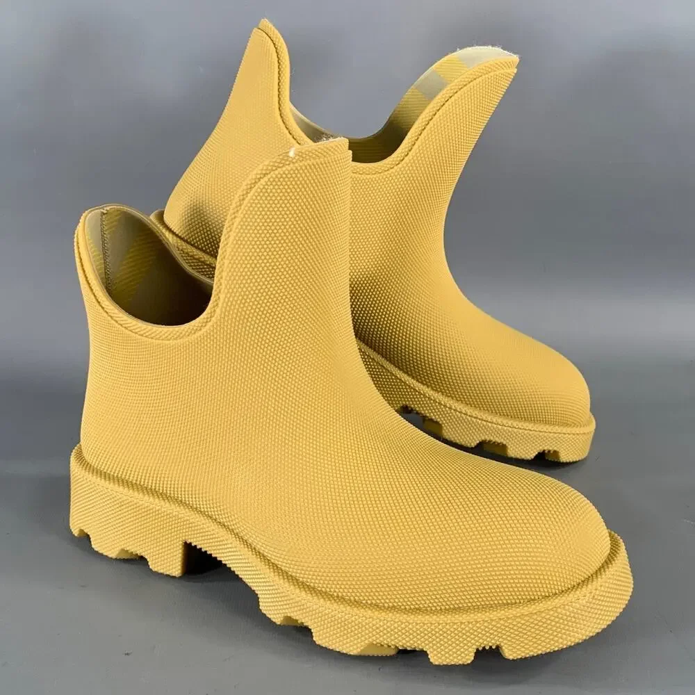 BURBERRY Size 10 Camel Pebble Grain Rubber Ankle Boots